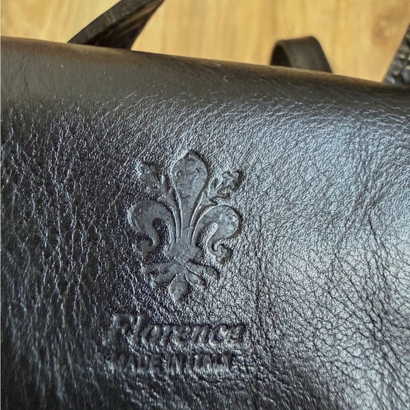 Florence Made in Italy Black Leather Drawstring Backpack Crossbody LNC main image 5